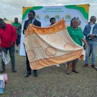 Mkhanyakude Mayor Warms Golden Games Elders With Blanket Donations 4