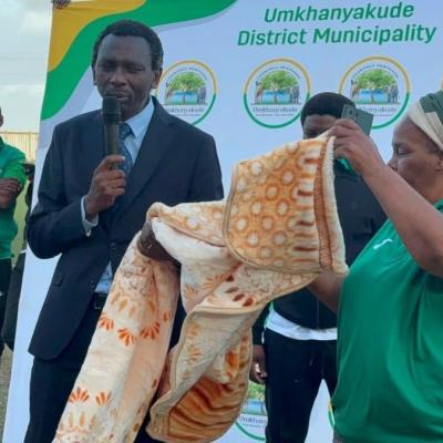 Mkhanyakude Mayor Warms Golden Games Elders With Blanket Donations 8